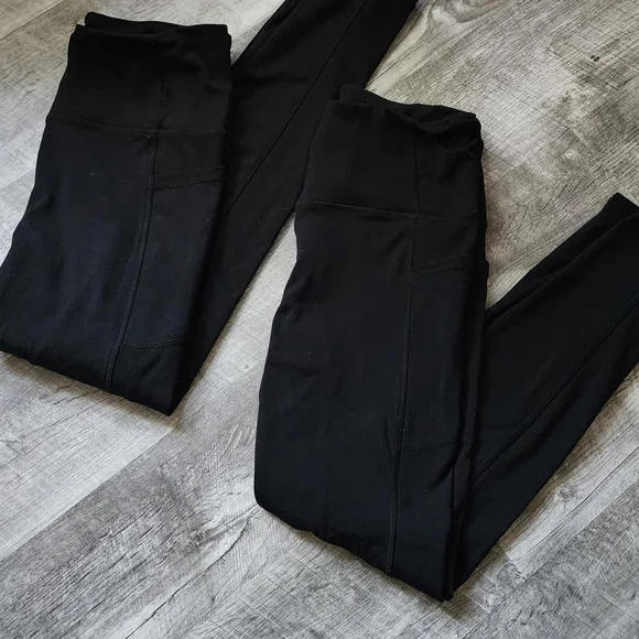 Sleek Black Women's Leggings - Picture 2 of 4